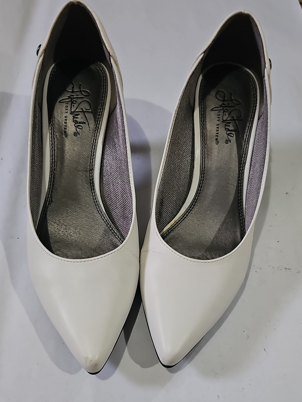 Life Stride Women's Cream Pointed-Toe Slip-On Flats